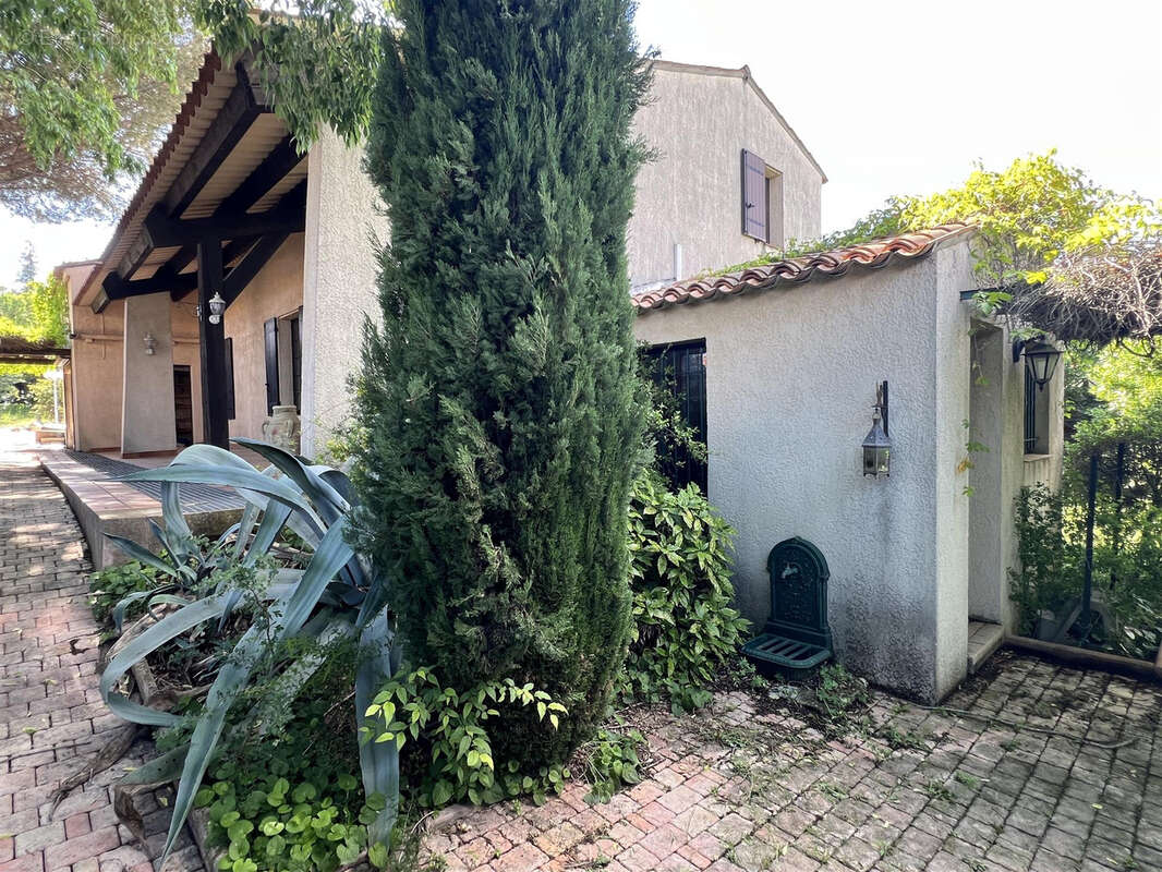 Maison à GALLARGUES-LE-MONTUEUX