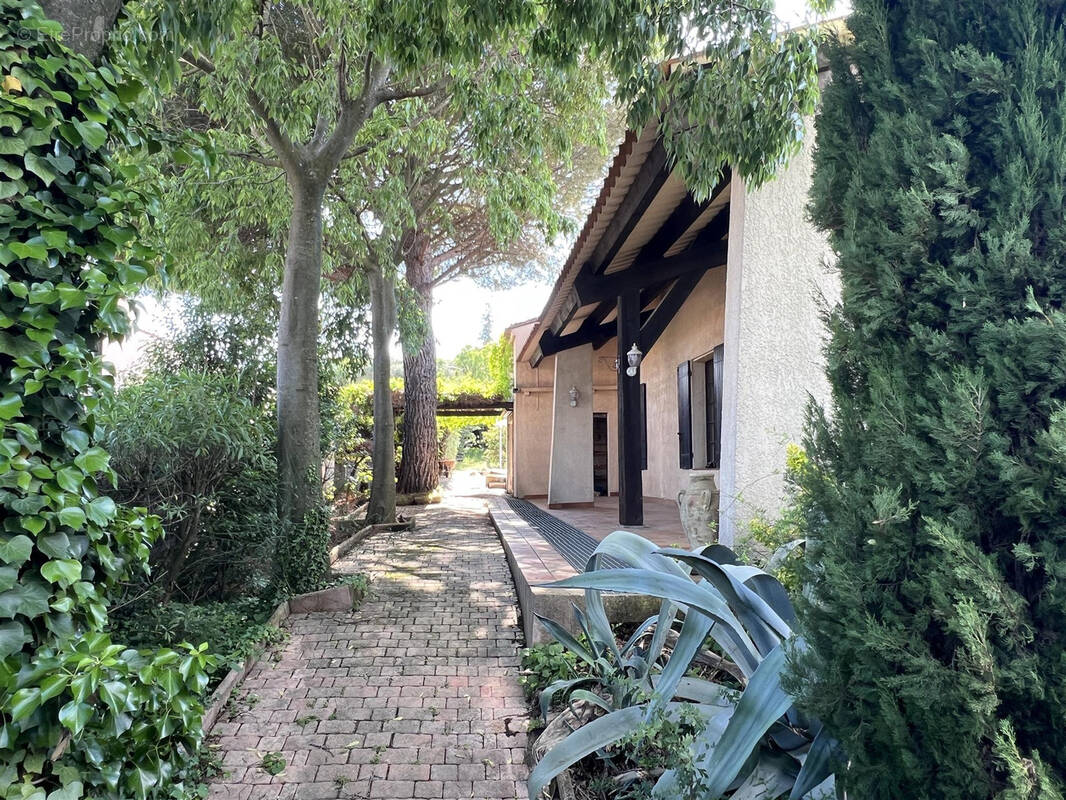 Maison à GALLARGUES-LE-MONTUEUX