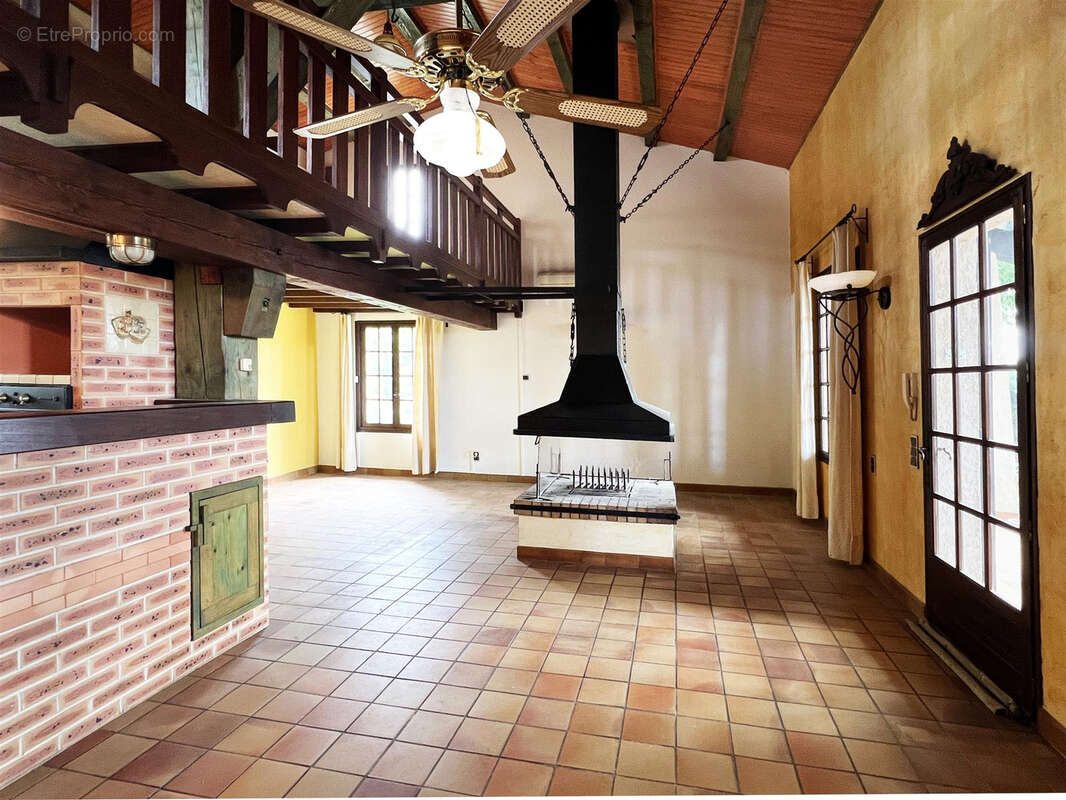 Maison à GALLARGUES-LE-MONTUEUX