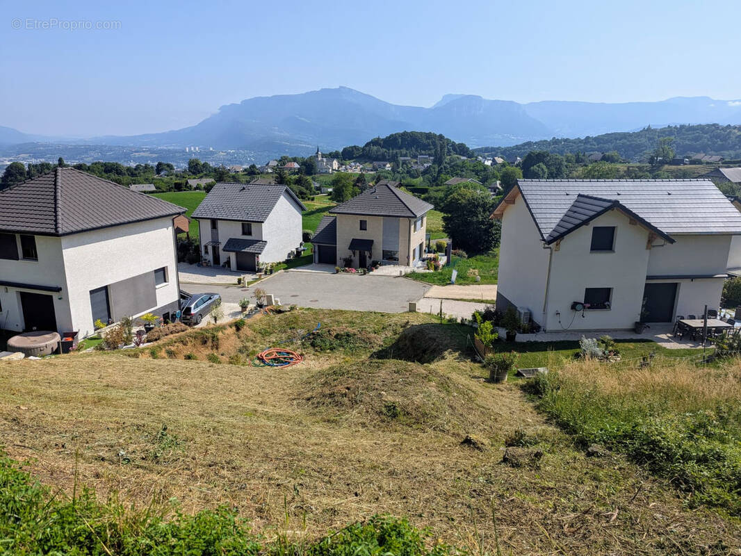 Terrain à SAINT-CASSIN