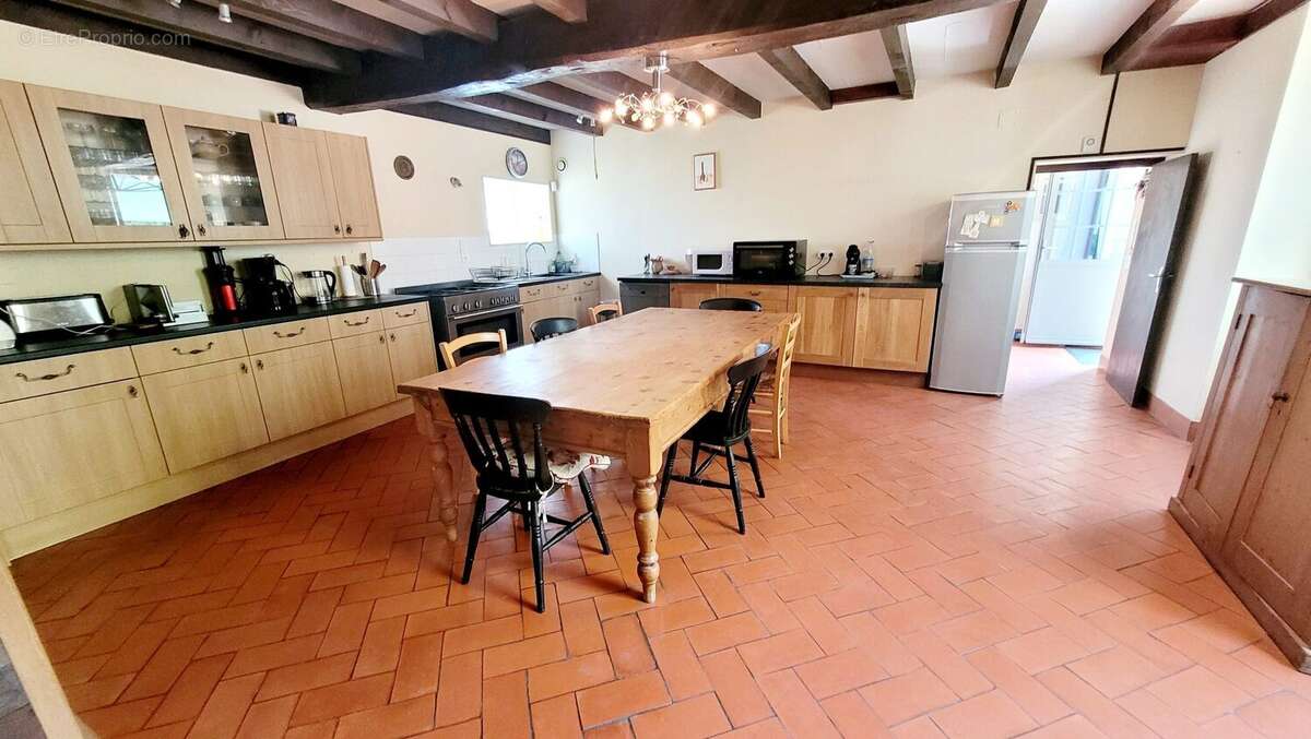 Cuisine aménagée - Maison à COURANT