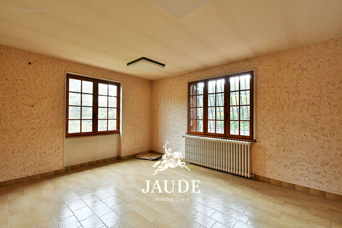 Maison à PERIGNAT-LES-SARLIEVE