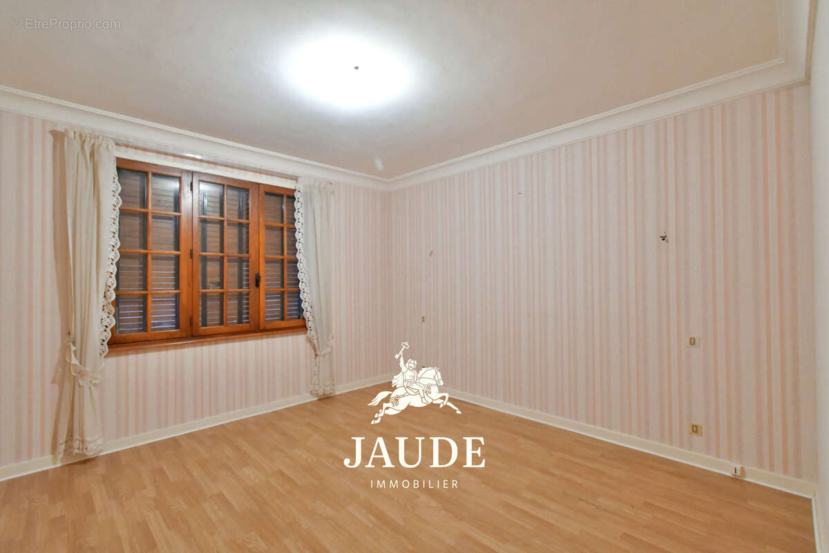 Maison à PERIGNAT-LES-SARLIEVE