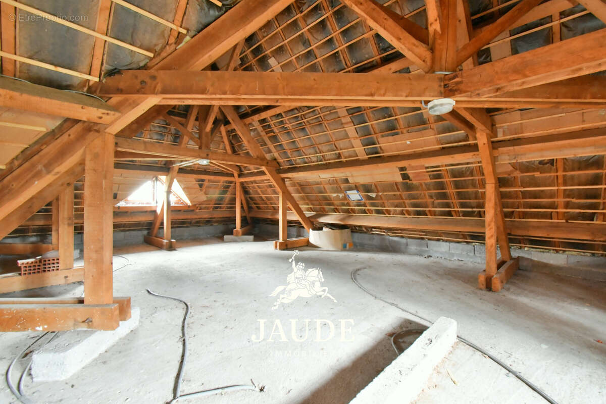 Maison à PERIGNAT-LES-SARLIEVE