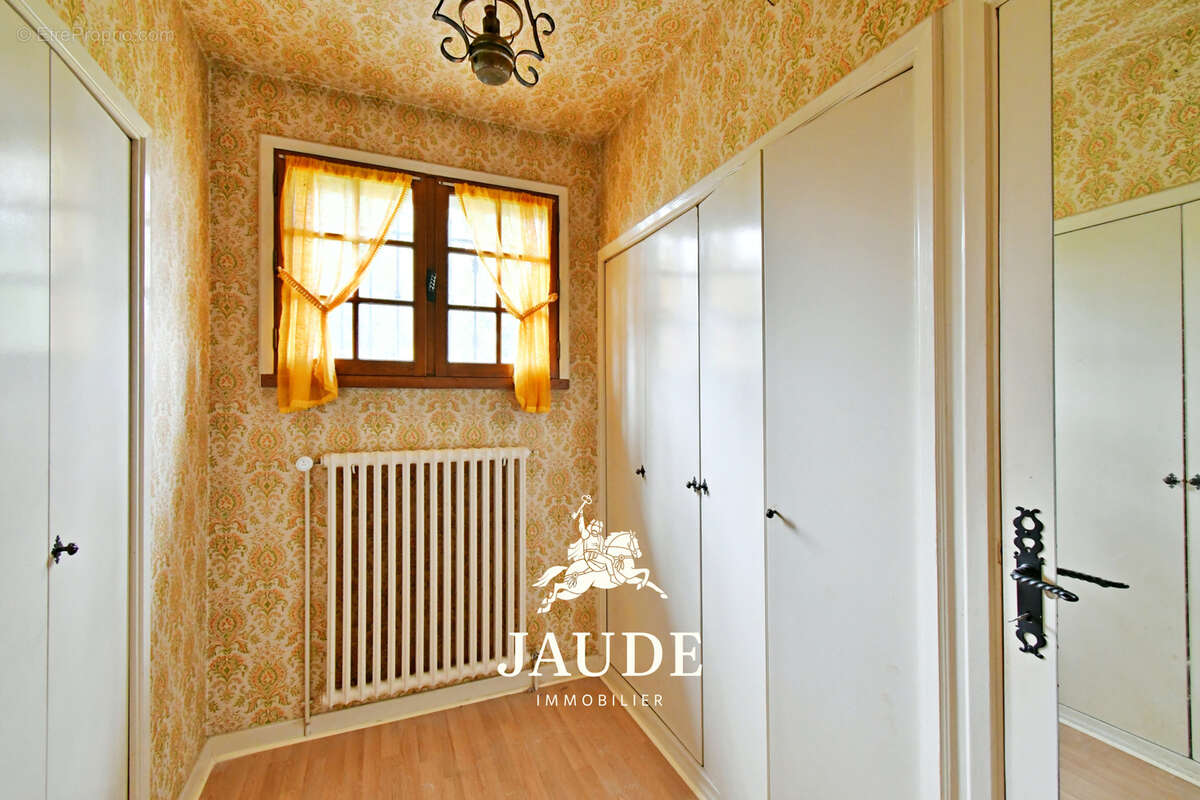 Maison à PERIGNAT-LES-SARLIEVE