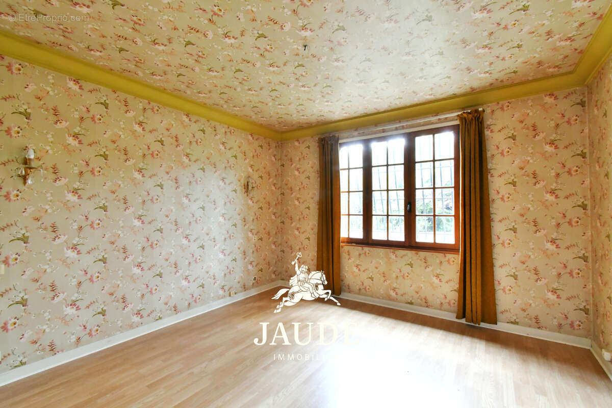 Maison à PERIGNAT-LES-SARLIEVE