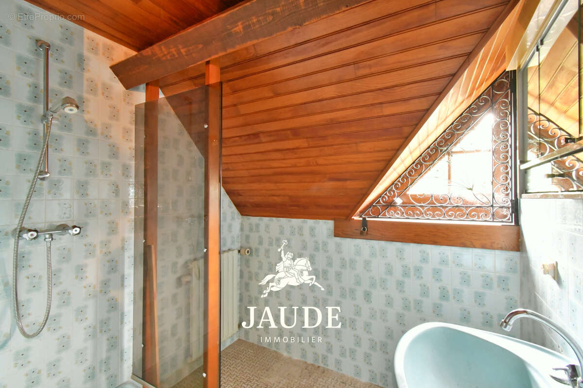 Maison à PERIGNAT-LES-SARLIEVE