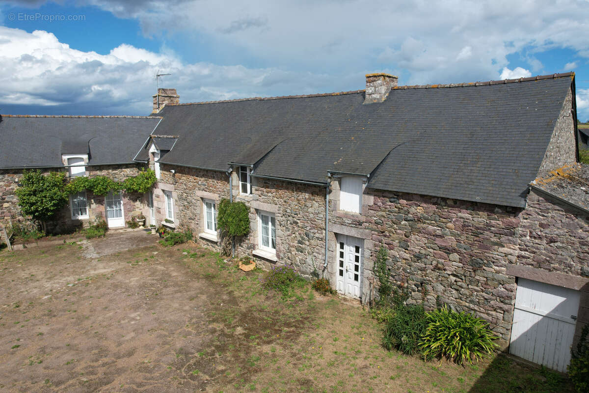 Maison à FREHEL