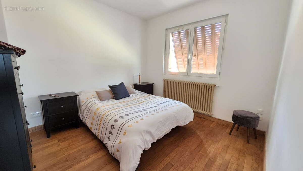 Maison à MONTREAL-LA-CLUSE