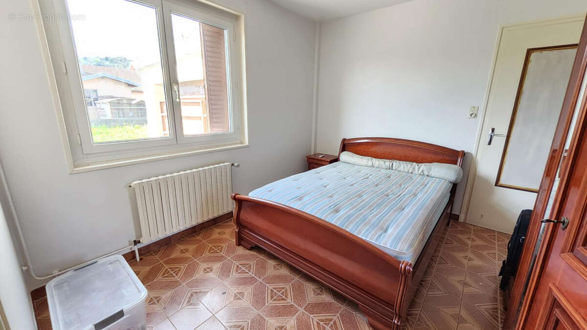 Maison à MONTREAL-LA-CLUSE