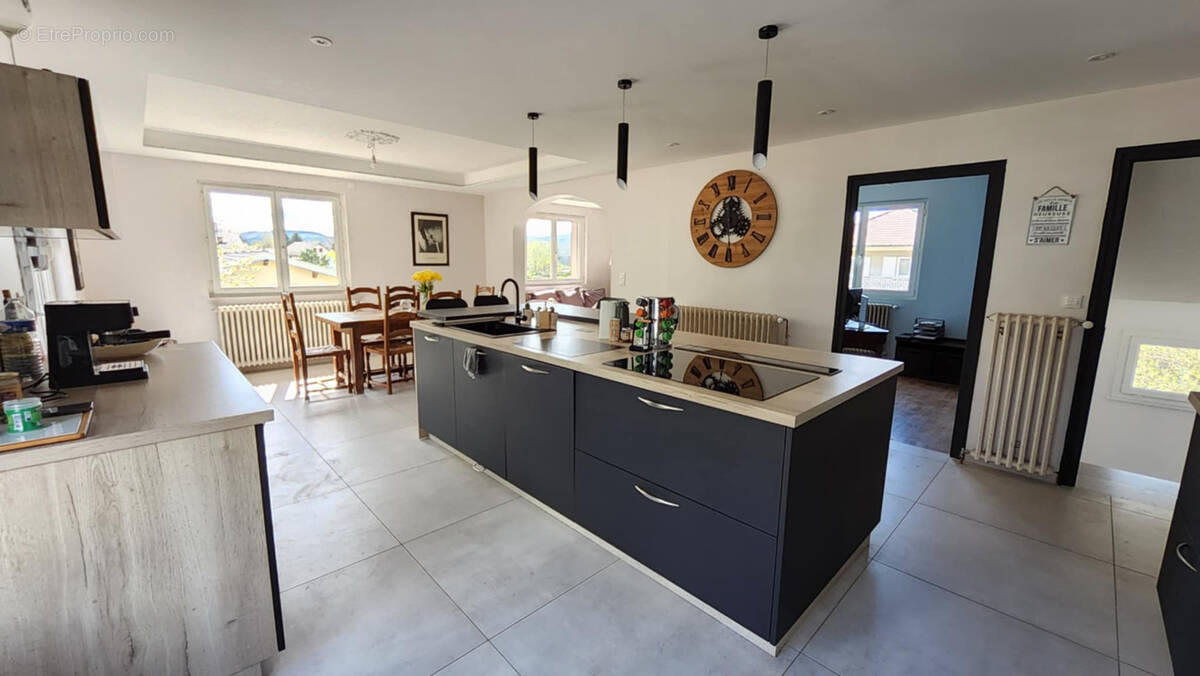 Maison à MONTREAL-LA-CLUSE