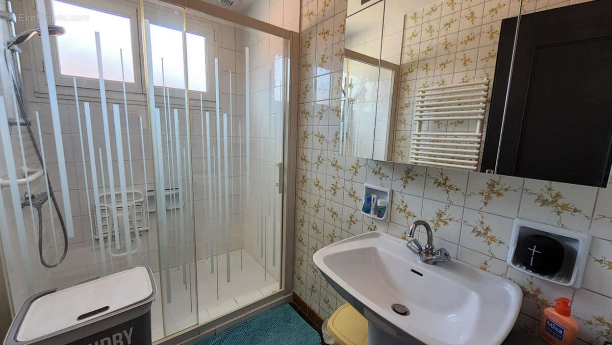 Maison à MONTREAL-LA-CLUSE