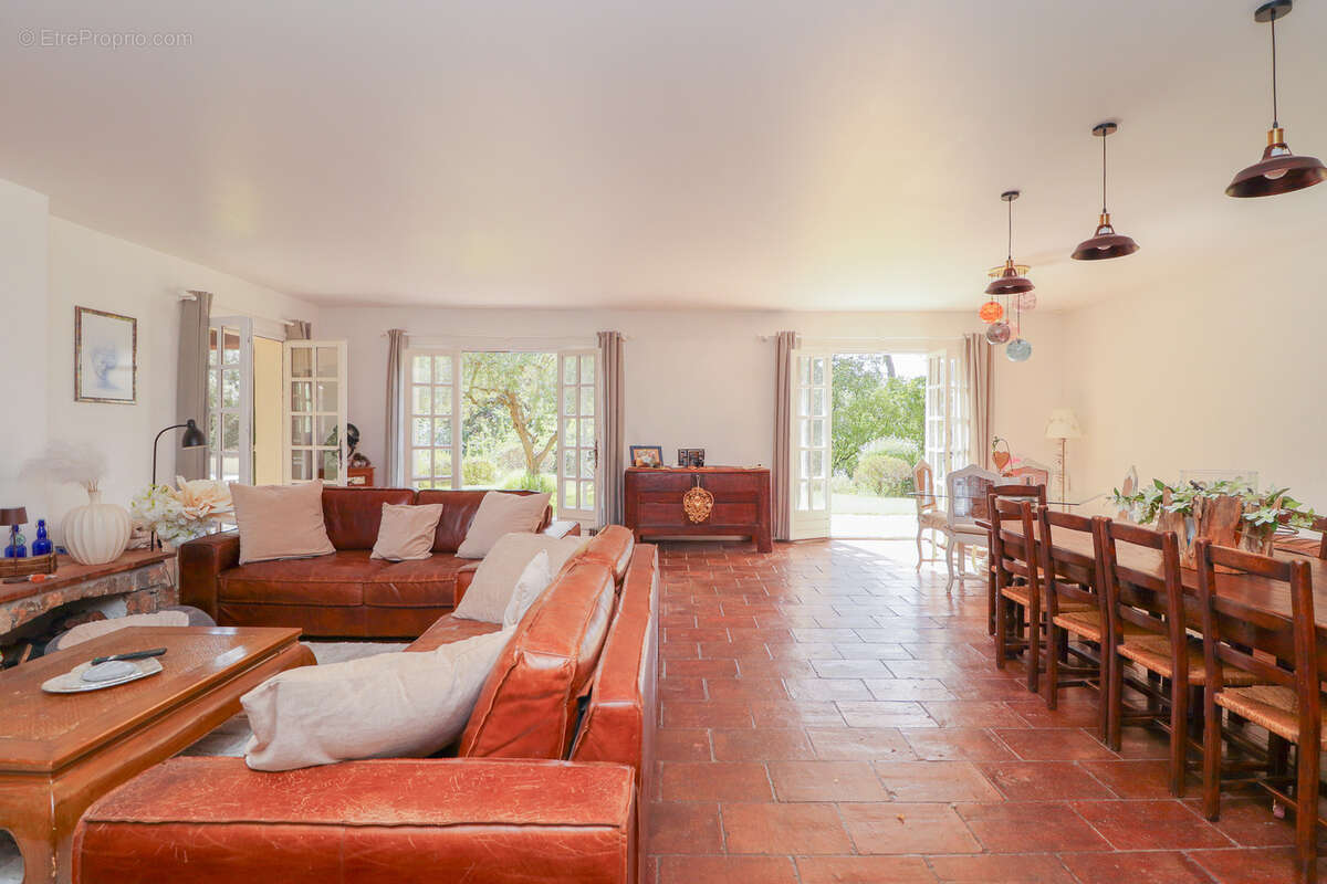 Maison à MONTAUROUX