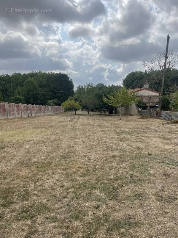 Terrain à PAS-DE-JEU