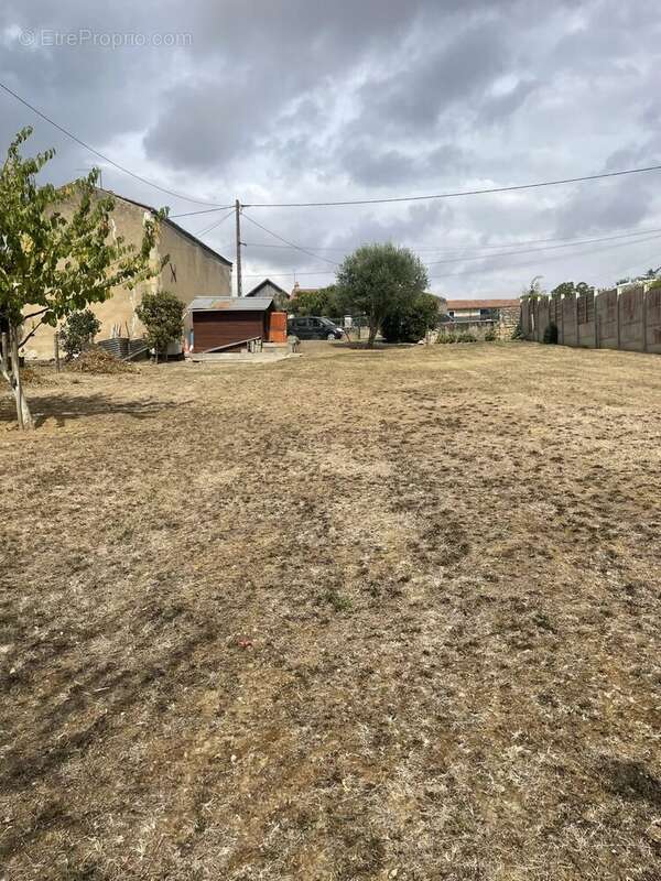 Terrain à PAS-DE-JEU