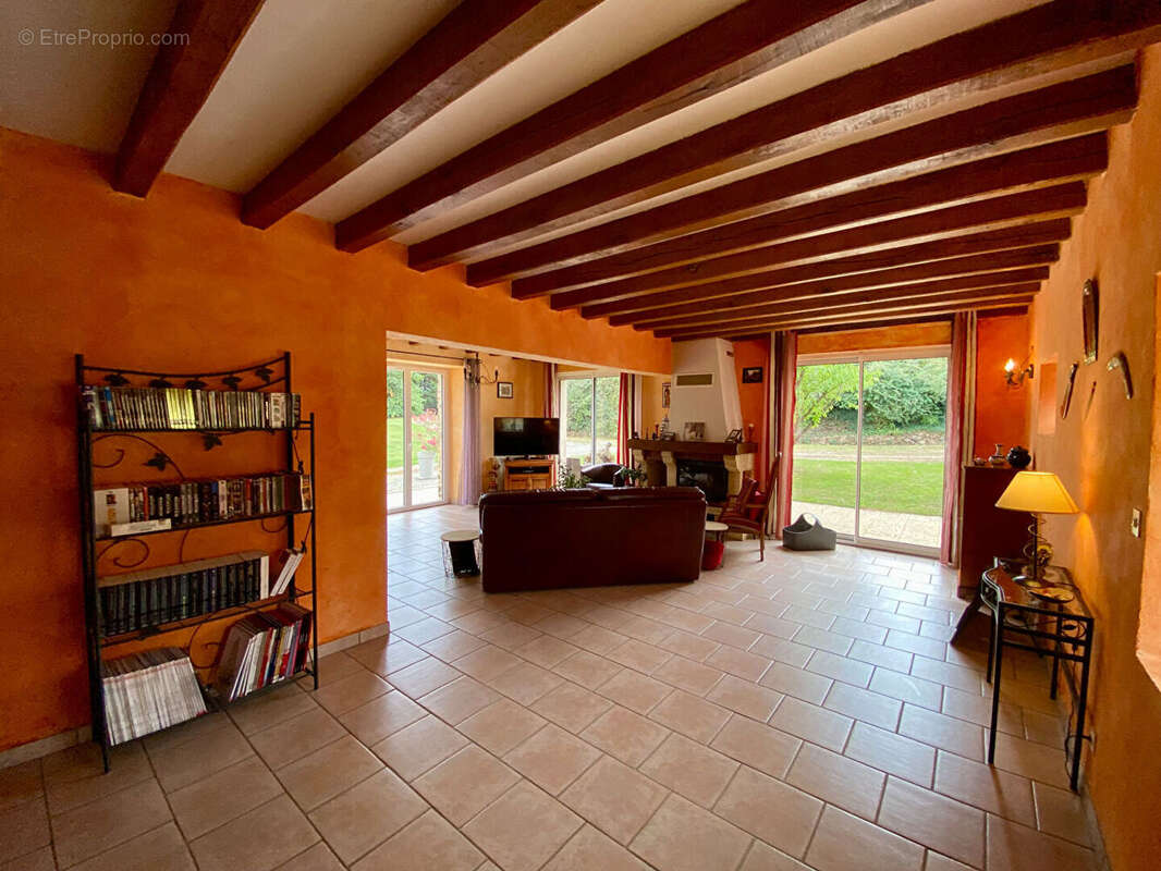 Maison à L&#039;HUISSERIE