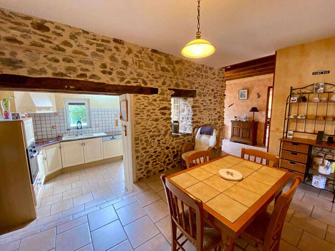 Maison à L&#039;HUISSERIE