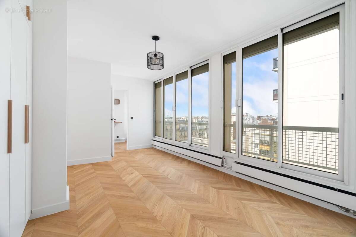 Appartement à PARIS-17E