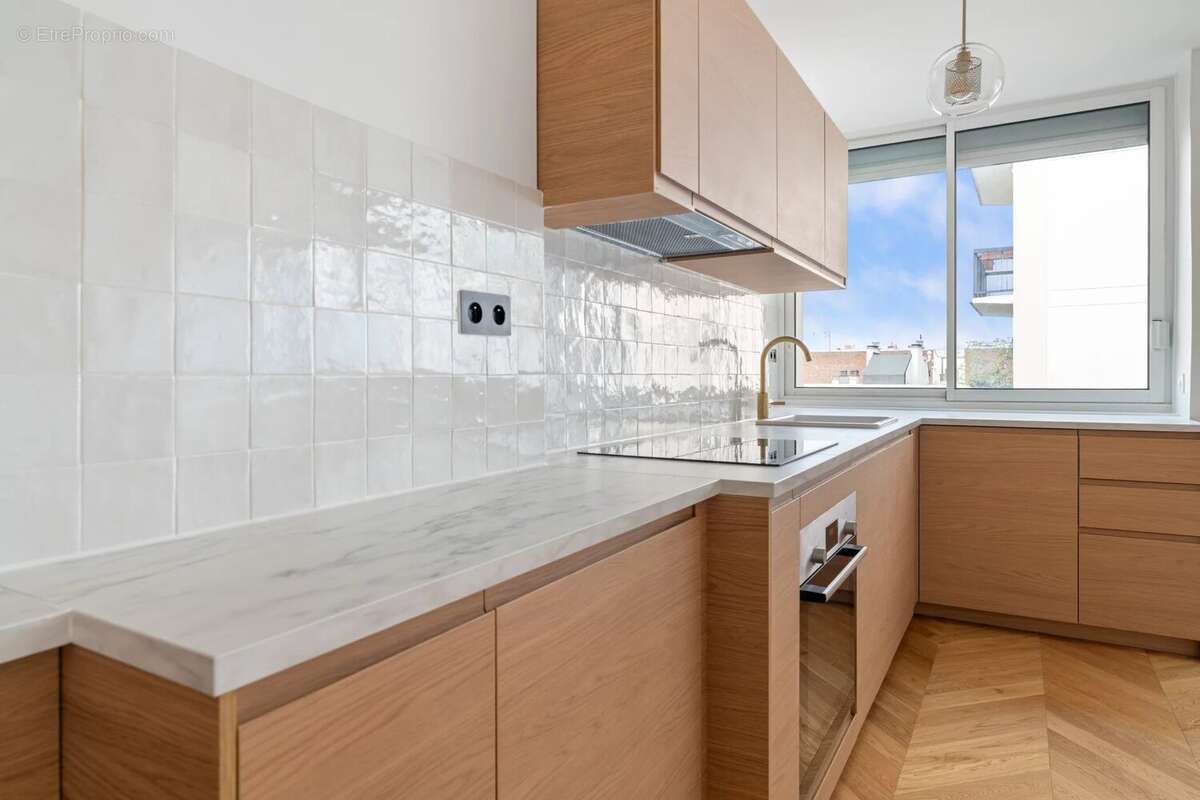 Appartement à PARIS-17E