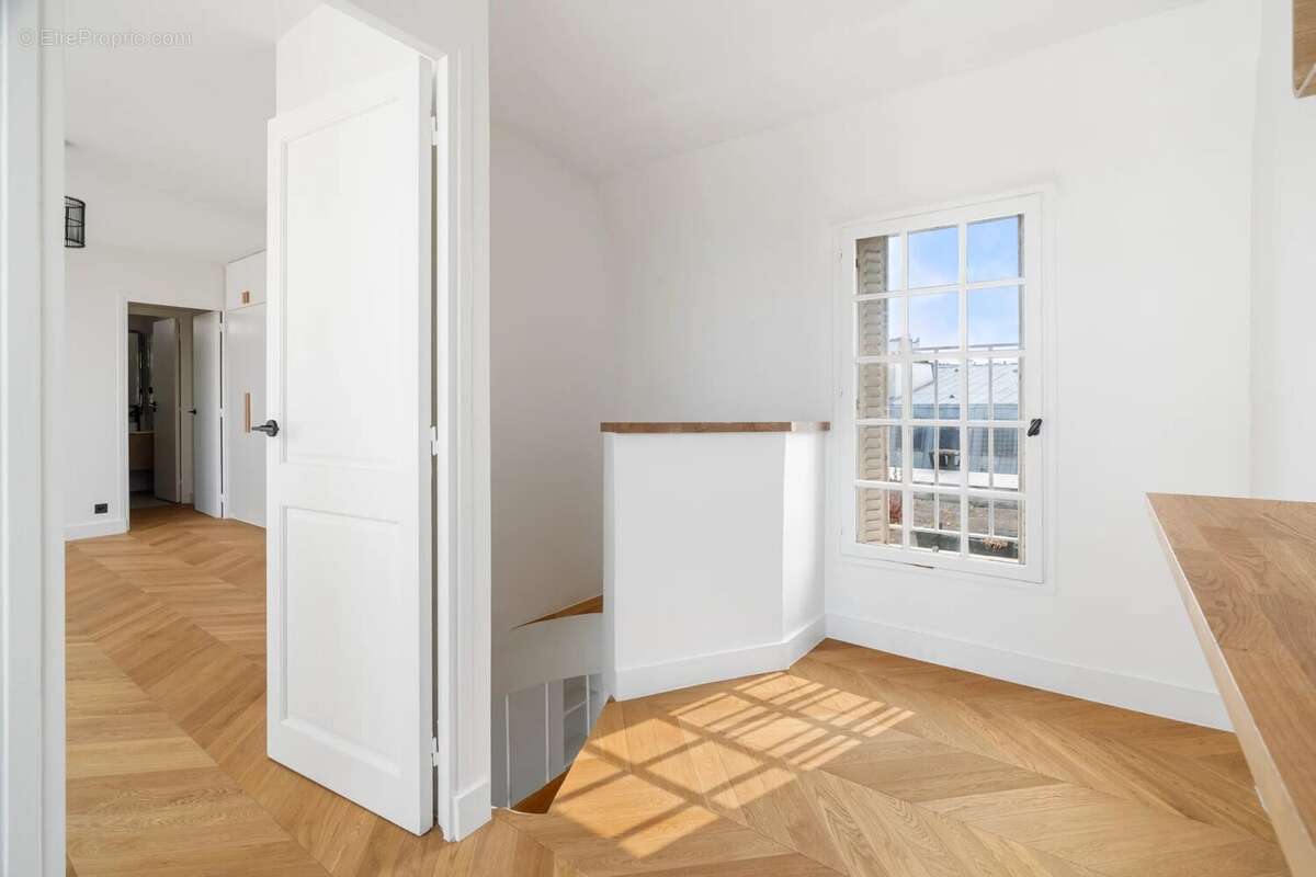 Appartement à PARIS-17E