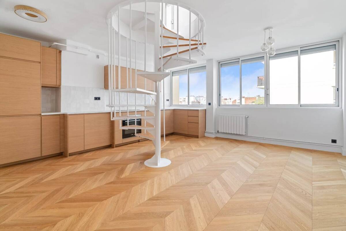 Appartement à PARIS-17E