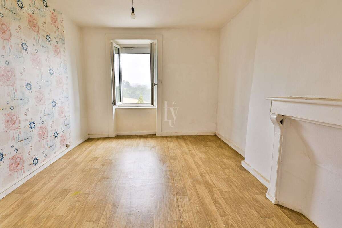 Maison à SAINT-GERMAIN-LES-BELLES