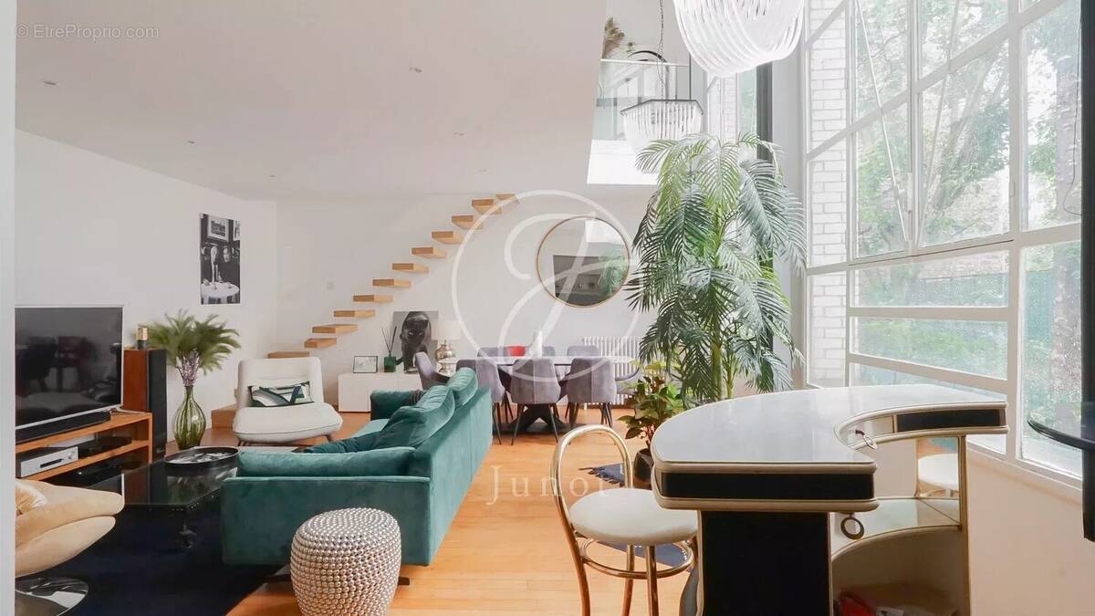 Appartement à PARIS-16E