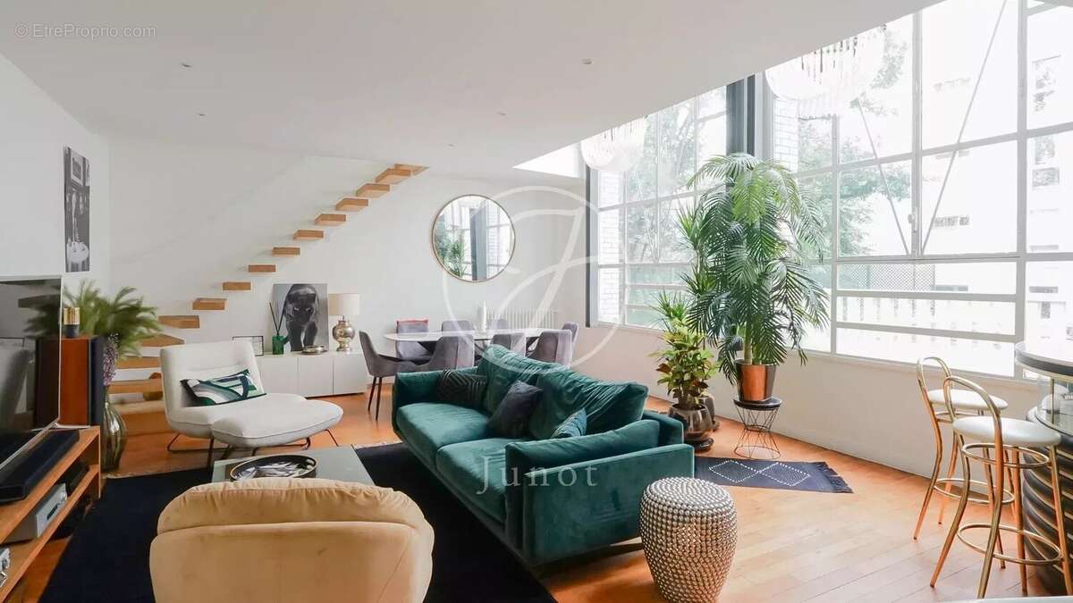 Appartement à PARIS-16E