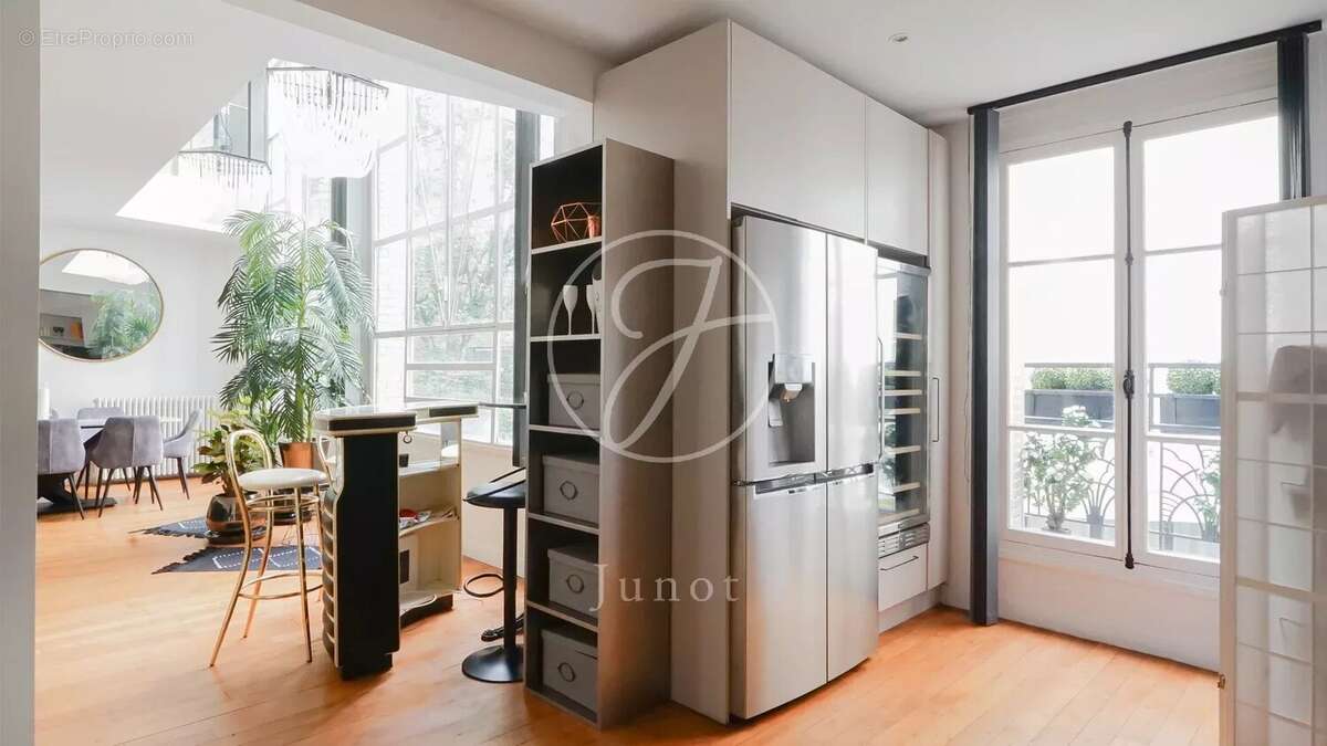 Appartement à PARIS-16E