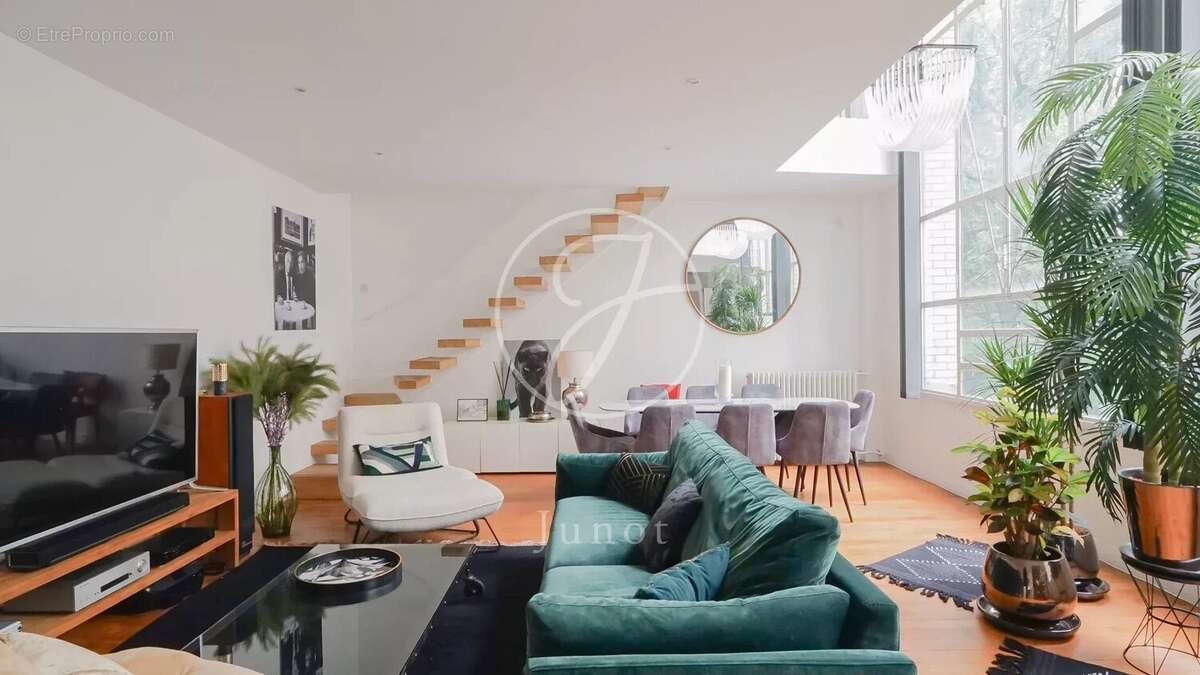 Appartement à PARIS-16E