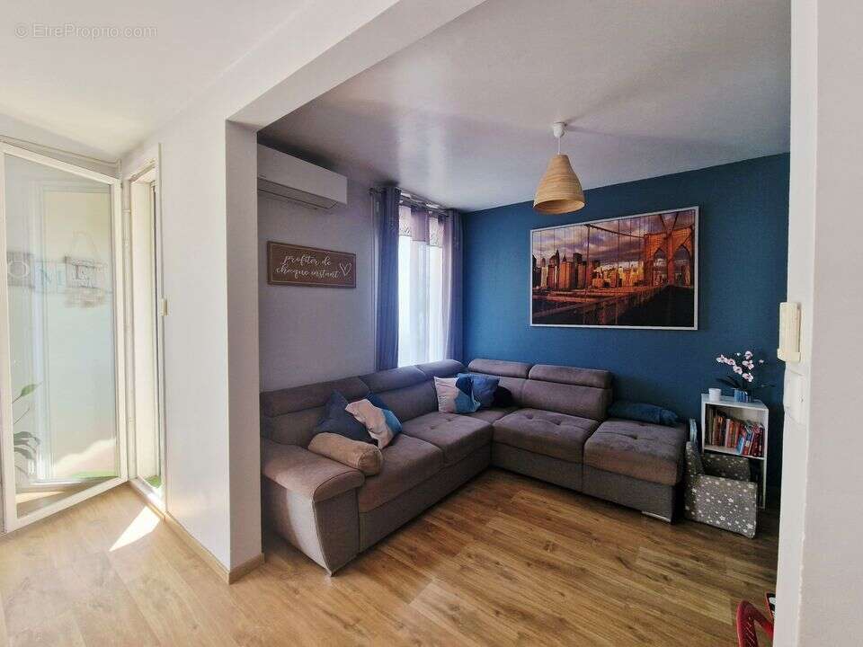 Type 3 -  Lumineux - Cave - Balcon - Climatisation - Dressing - Appartement à MARSEILLE-11E