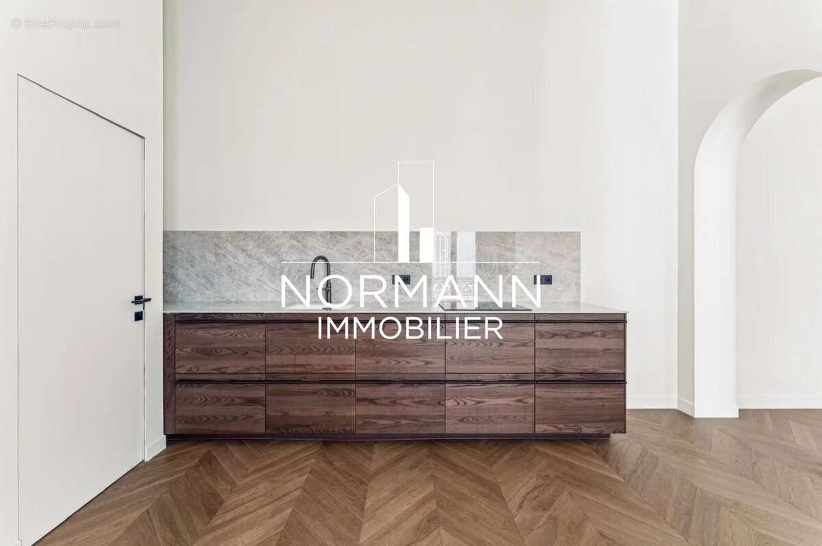 Appartement à PARIS-8E