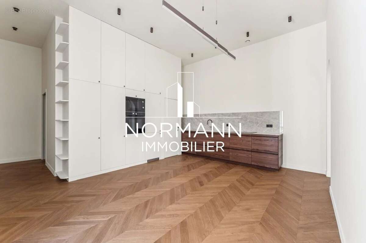 Appartement à PARIS-8E