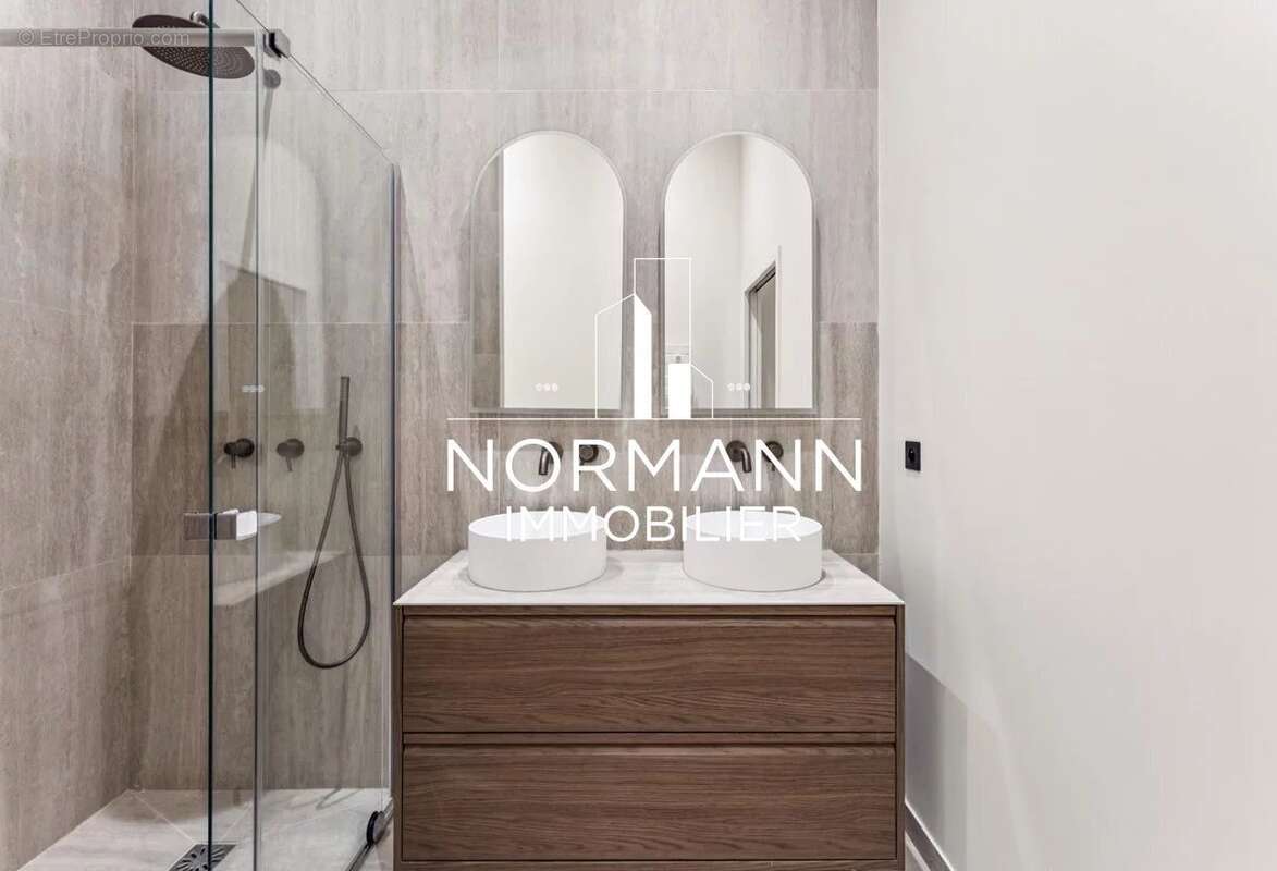 Appartement à PARIS-8E