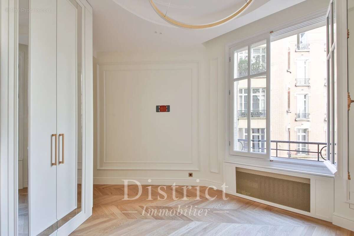 Appartement à PARIS-8E