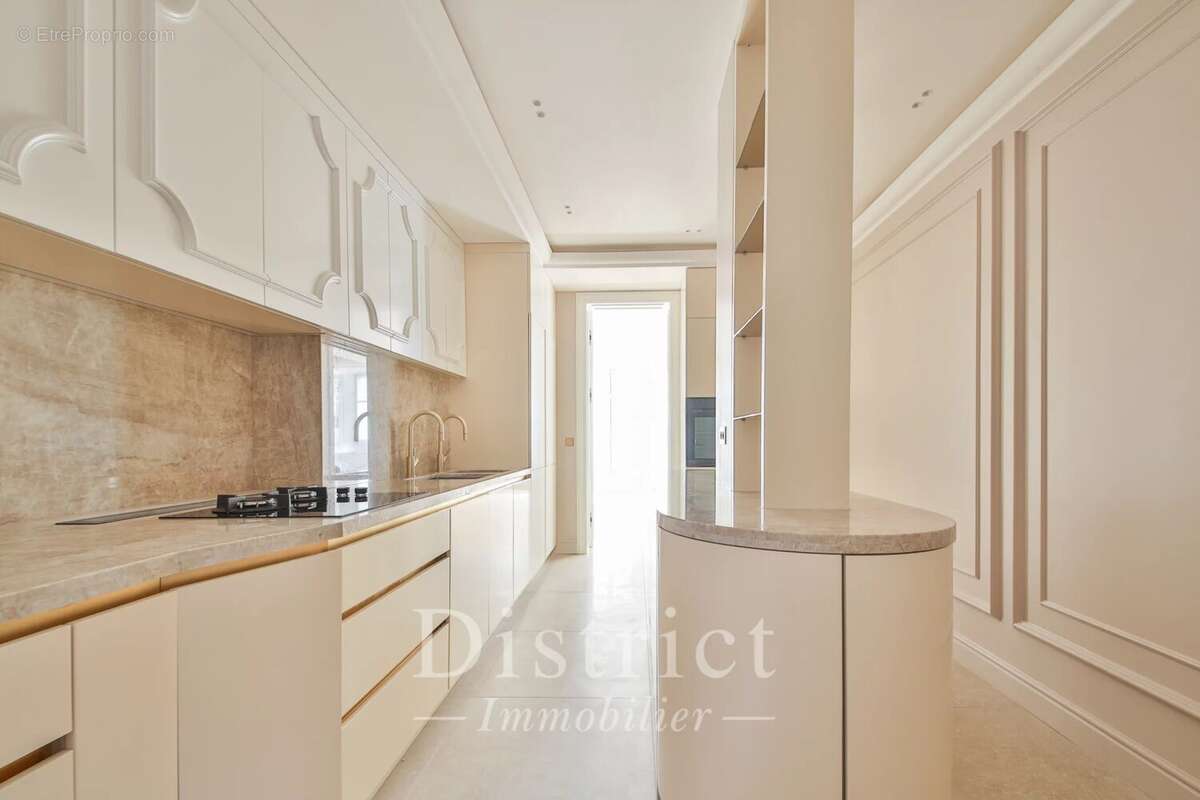 Appartement à PARIS-8E