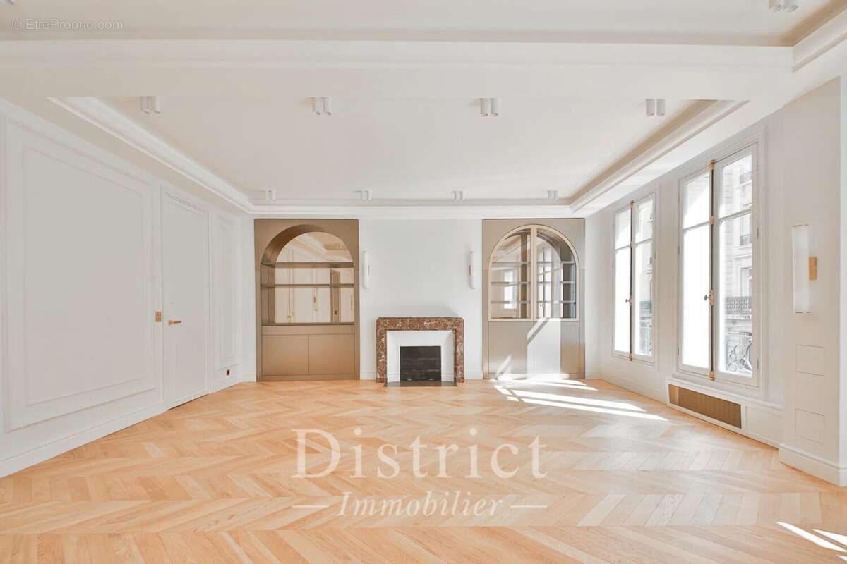 Appartement à PARIS-8E