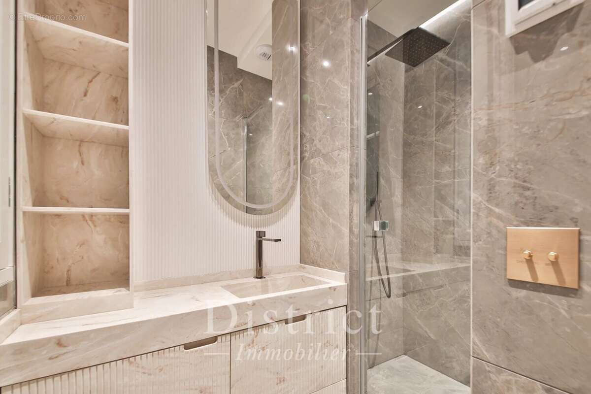 Appartement à PARIS-8E