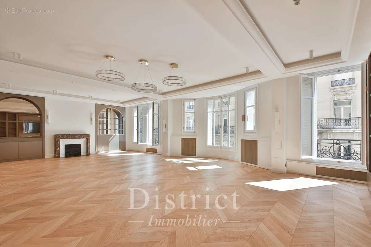 Appartement à PARIS-8E