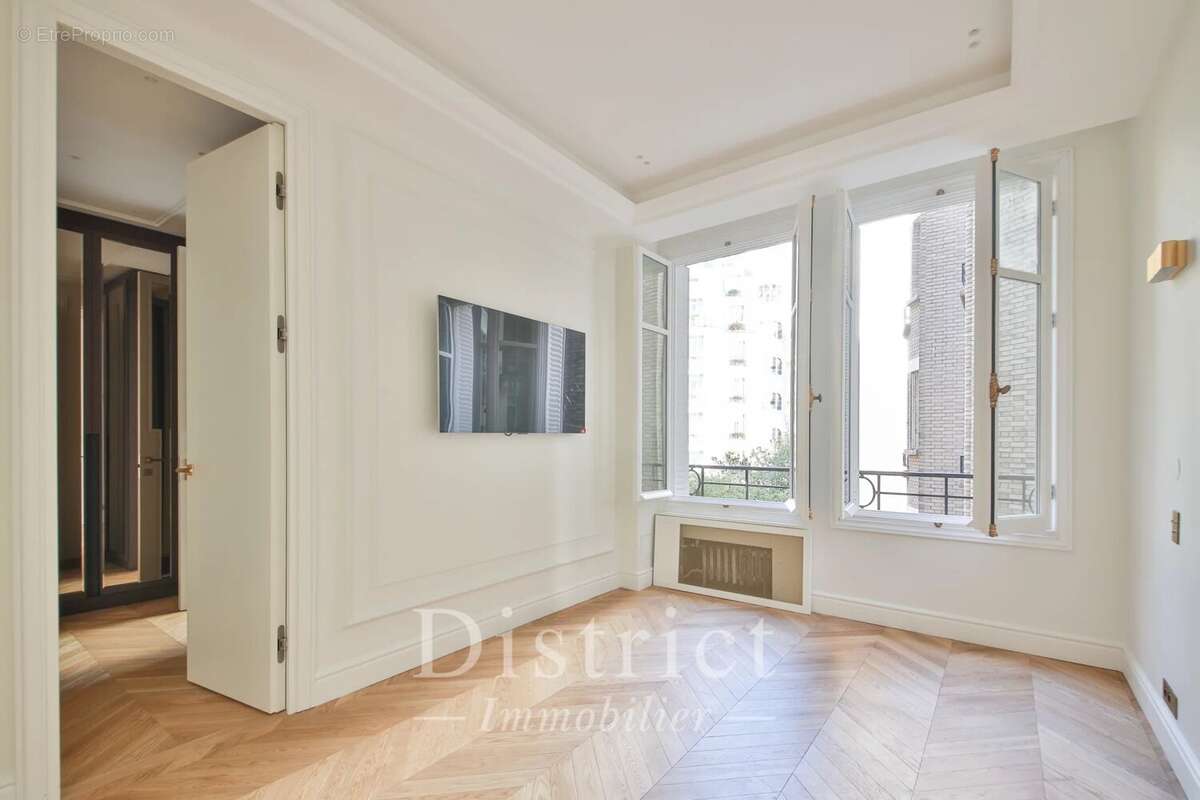 Appartement à PARIS-8E