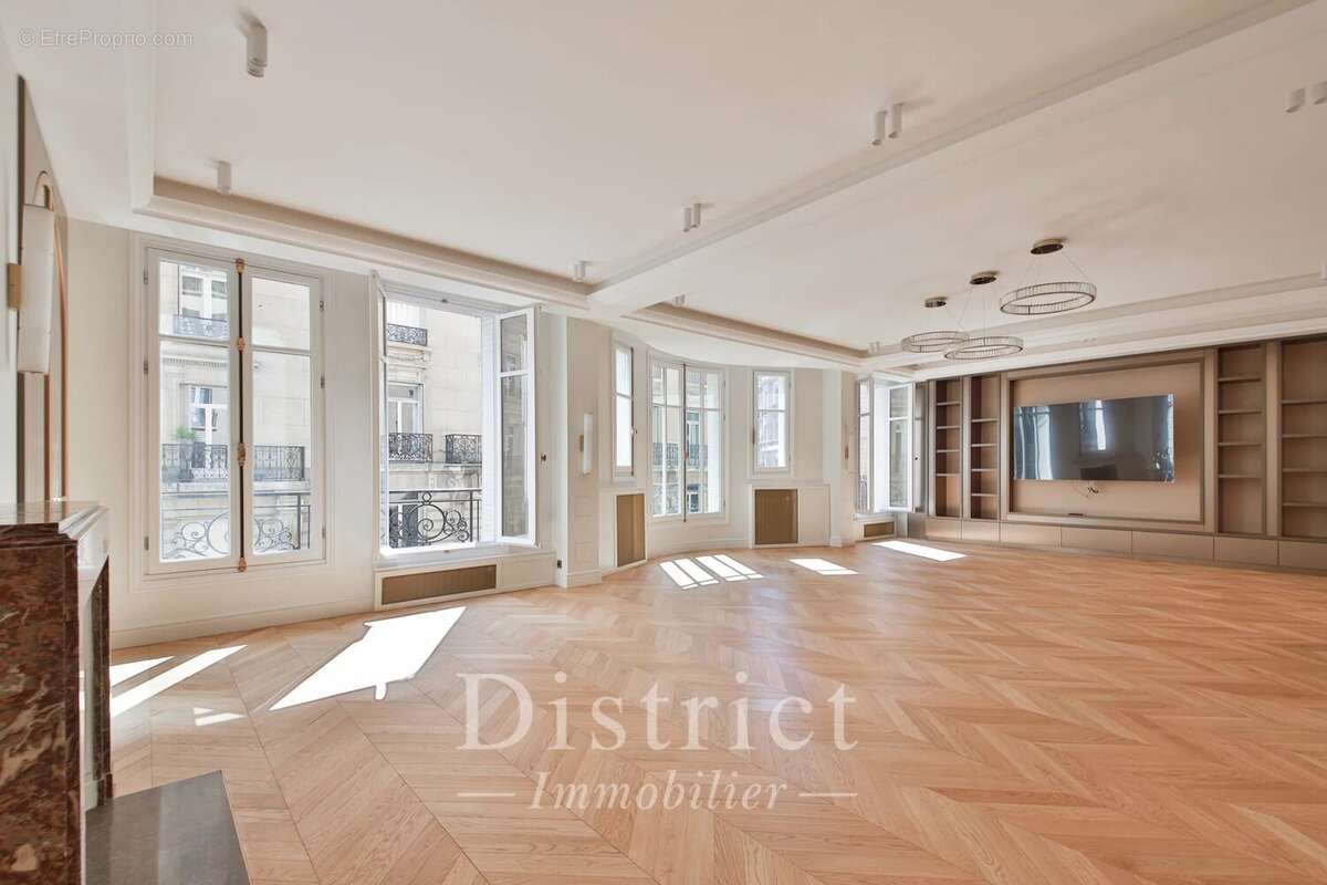 Appartement à PARIS-8E