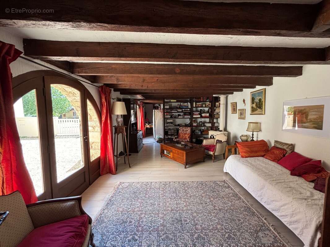 Maison à VARENNES-LES-MACON