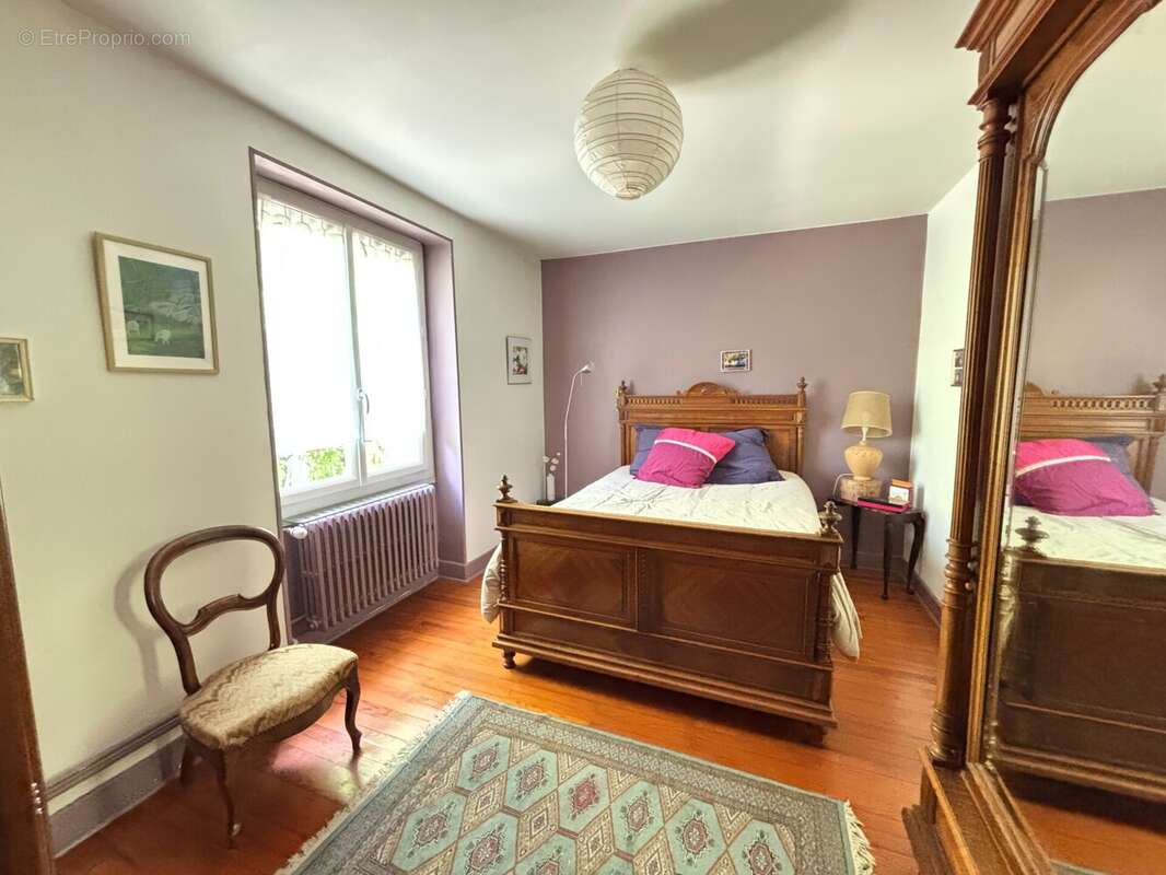 Maison à VARENNES-LES-MACON