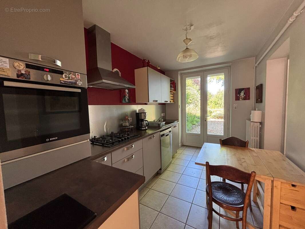 Maison à VARENNES-LES-MACON