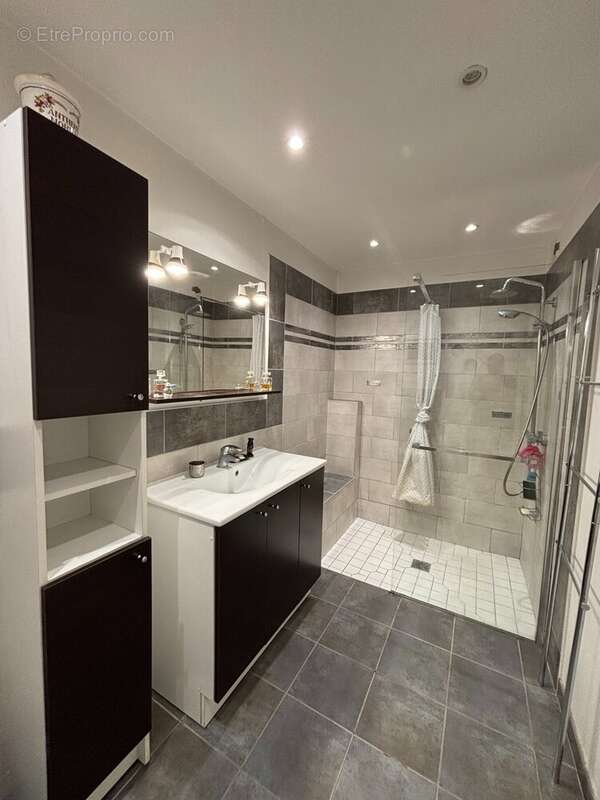 Maison à VARENNES-LES-MACON