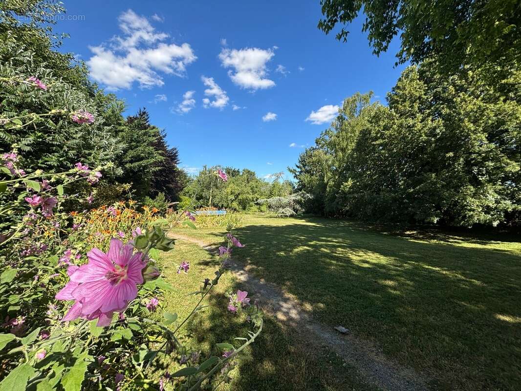 Maison à VARENNES-LES-MACON
