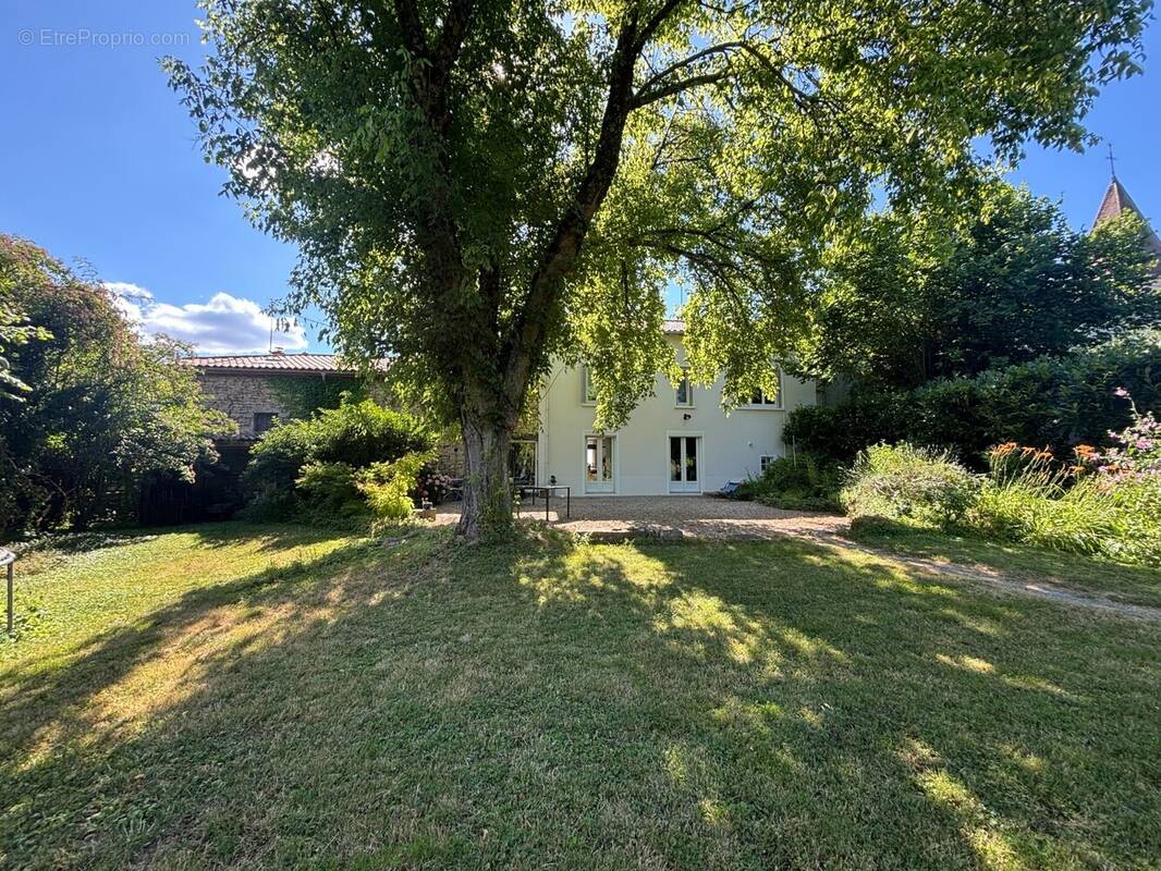 Maison à VARENNES-LES-MACON