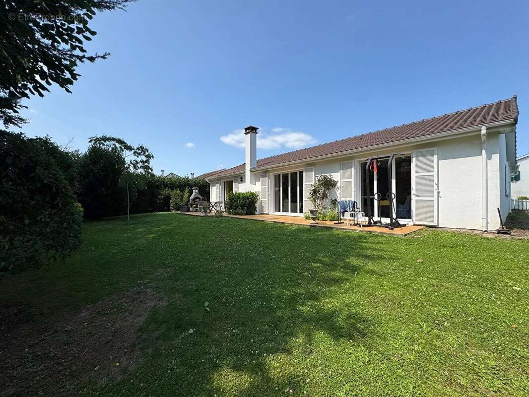 Maison à SAINT-NOM-LA-BRETECHE