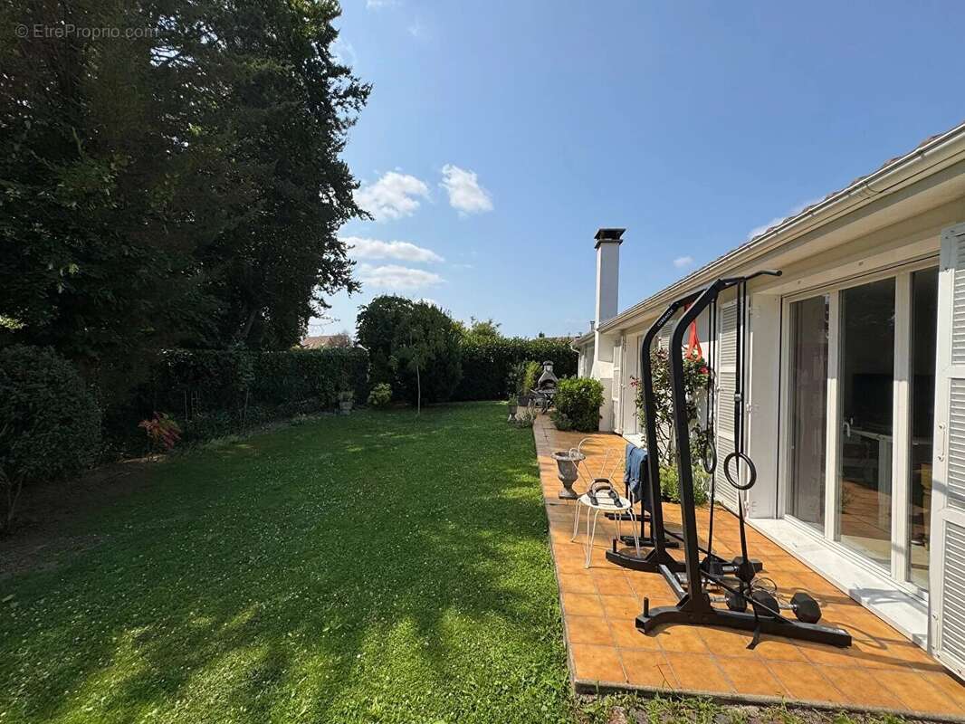 Maison à SAINT-NOM-LA-BRETECHE