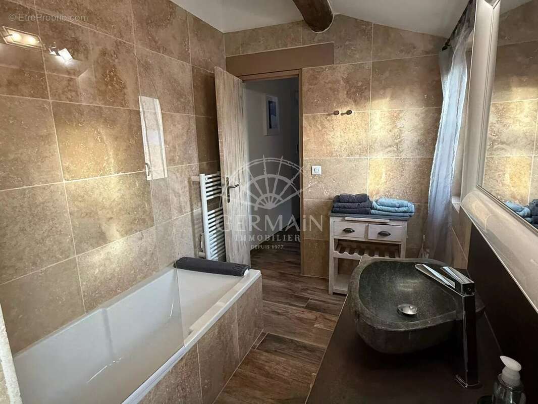 Appartement à L'ISLE-SUR-LA-SORGUE